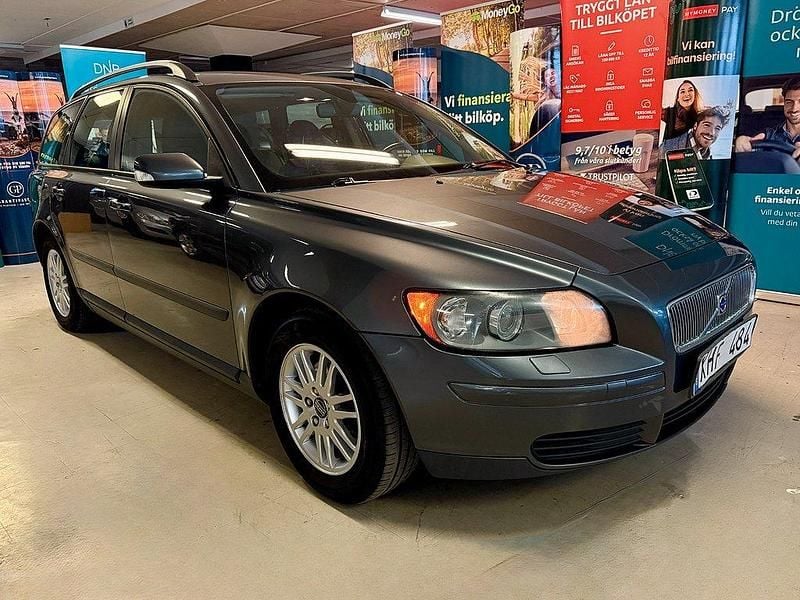 Grå Begagnad 2005 Volvo V50 Kombi | 34 900 kr (Marknadspris) - Bild 1/4