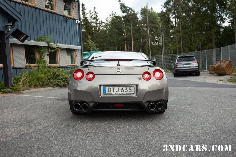 Begagnad Nissan GT-R GT 486 HK (357 kW) 2009 Mörkgrå Sportkupé