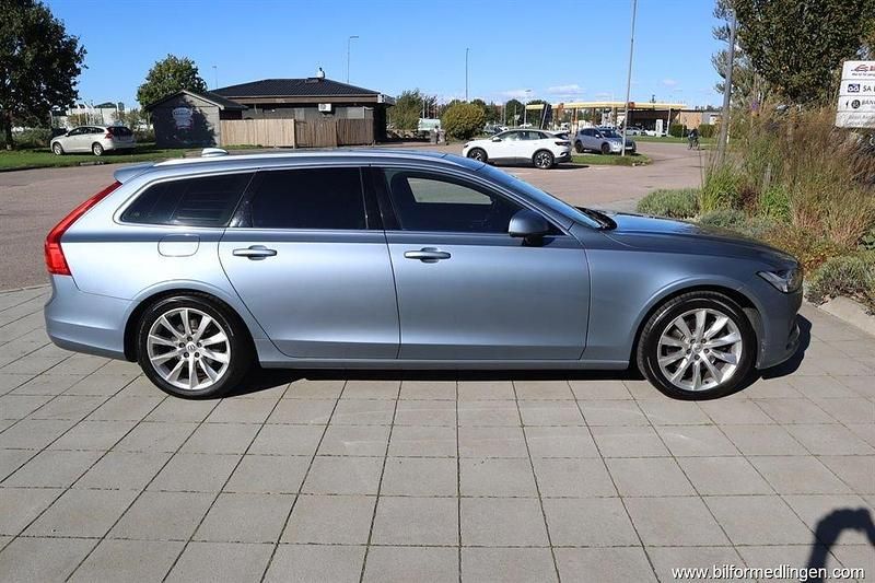 Blå samma som bilen Begagnad 2016 Volvo V90 Momentum Kombi | 199 900 kr (Bra pris) - Bild 1/4