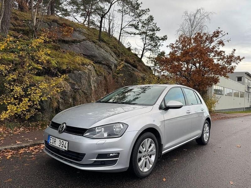 Silver Begagnad 2013 VW Golf VII Halvkombi | 77 500 kr (Bra pris) - Bild 1/4