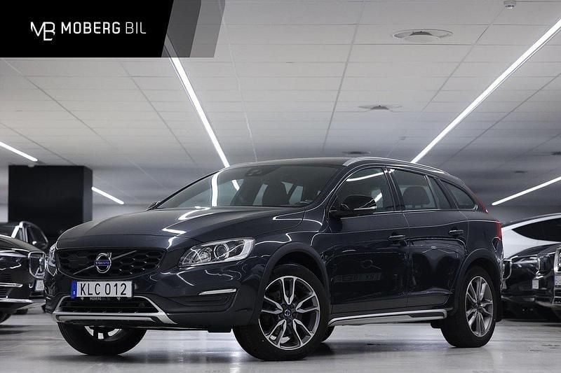Grå Begagnad 2018 Volvo V60 CC Summum Kombi | 239 900 kr (Bra pris) - Bild 1/3