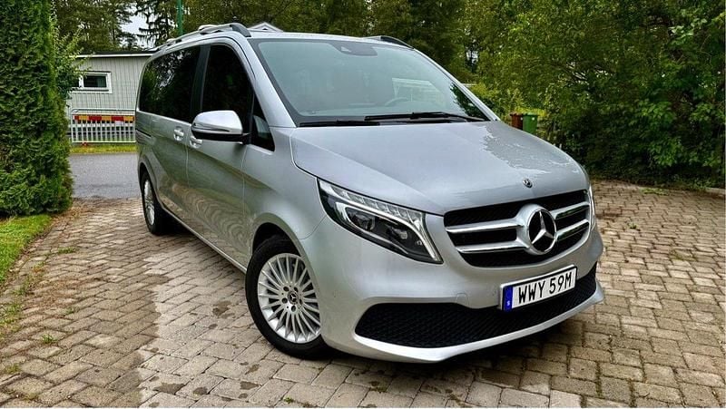 Silver Begagnad 2020 Mercedes V220 Minibuss | 485 000 kr (Bra pris) - Bild 1/4