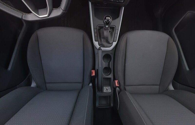 Röd Begagnad 2022 Seat Arona SUV | 169 000 kr (Marknadspris) - Bild 1/4