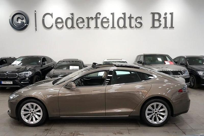 Grå Begagnad 2016 Tesla Model S Halvkombi | 229 900 kr (Marknadspris) - Bild 1/4