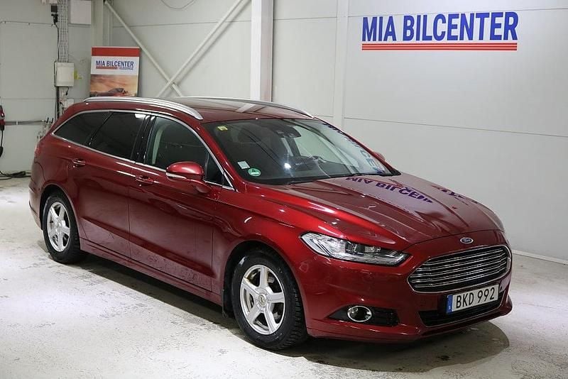 Begagnad Ford Mondeo Titanium 180 HK (132 kW) 2014 Röd Kombi