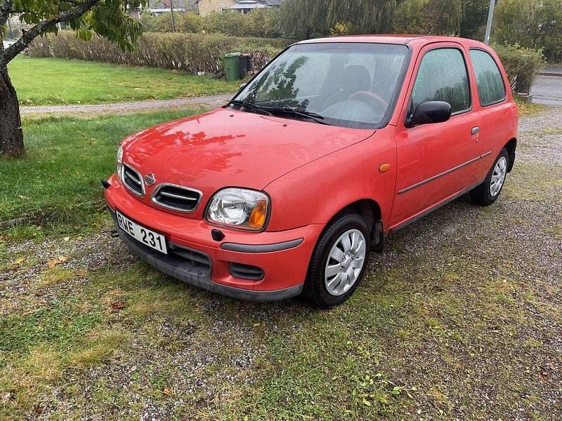 Röd Begagnad 2000 Nissan Micra Halvkombi | 11 000 kr - Bild 1/4
