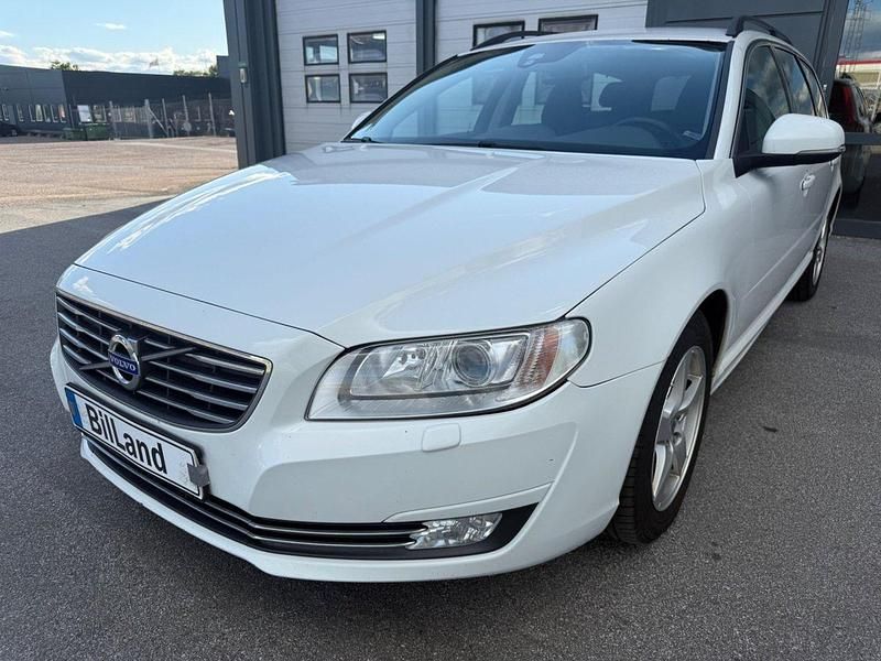 Vit Begagnad 2015 Volvo V70 Momentum Kombi | 99 900 kr (Marknadspris) - Bild 1/4