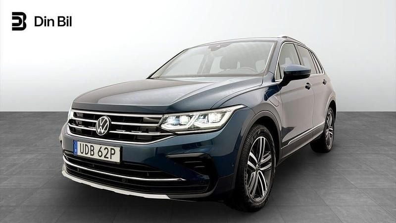 Blå Begagnad 2023 VW Tiguan SUV | 339 900 kr (Bra pris) - Bild 1/4