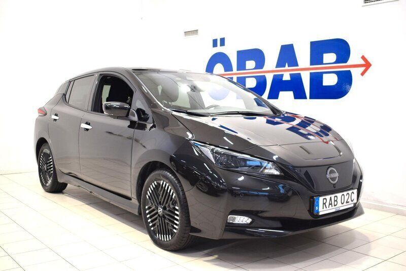 Svart Begagnad 2022 Nissan Leaf N-Connecta Halvkombi | 233 700 kr (Marknadspris) - Bild 1/4