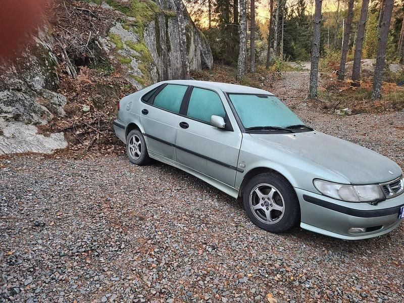 Grön Begagnad 2002 Saab 9-3 Halvkombi | 10 000 kr (Superpris) - Bild 1/4