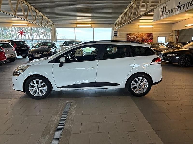 Begagnad Renault Clio GrandTour Expression 90 HK (66 kW) 2015 Vit Kombi
