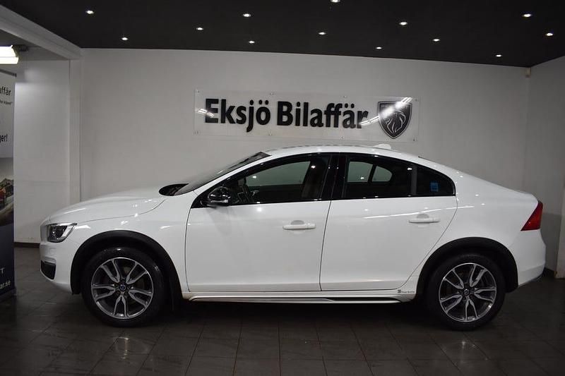 Begagnad Volvo S60 CC Standard 190 HK (139 kW) 2017 Vit Sedan