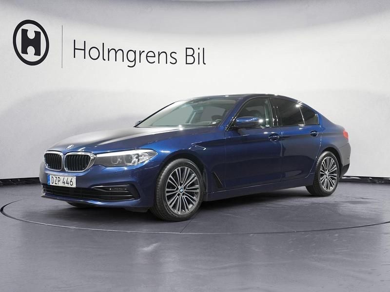 Blå Begagnad 2018 BMW 530 Sport Line Sedan | 209 800 kr (Dyr) - Bild 1/4