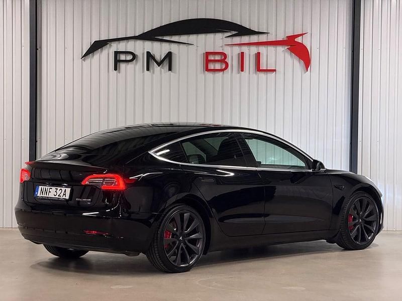 Begagnad Tesla Model 3 Performance 461 kW (627 HK) 2020 Svart Sedan