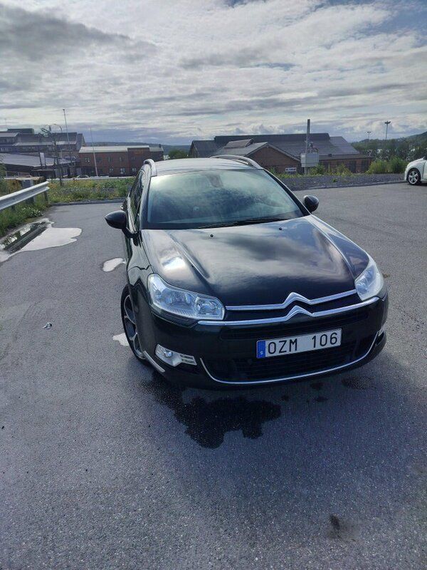 Svart Begagnad 2012 Citroën C5 Kombi | 38 000 kr (Marknadspris) - Bild 1/4