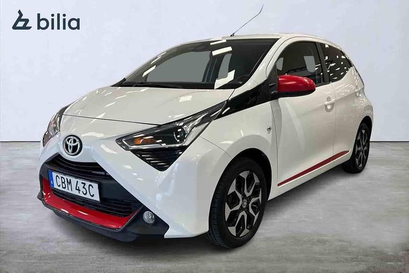 Vit Begagnad 2019 Toyota Aygo Halvkombi | 119 900 kr - Bild 1/1