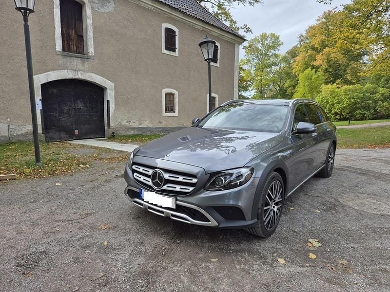 Grå Begagnad 2020 Mercedes 220 Kombi | 449 000 kr - Bild 1/4