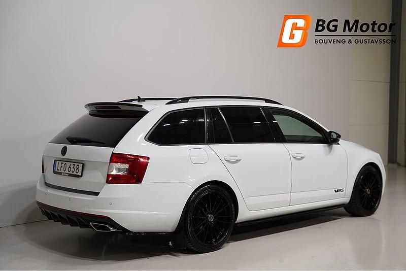Begagnad Skoda Octavia RS 184 HK (135 kW) 2015 Vit Kombi