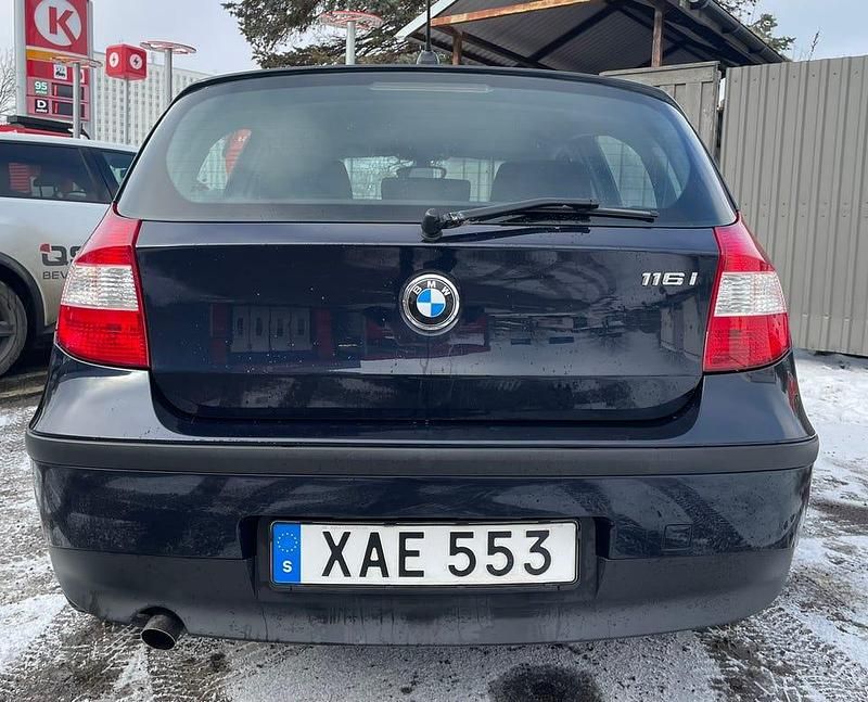 Begagnad BMW 116 116 HK (85 kW) 2006 Mörkblå Halvkombi