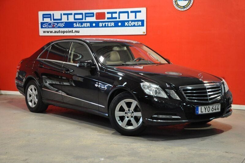 Svart Begagnad 2011 Mercedes E200 Sedan | 104 900 kr (Lite dyr) - Bild 1/4