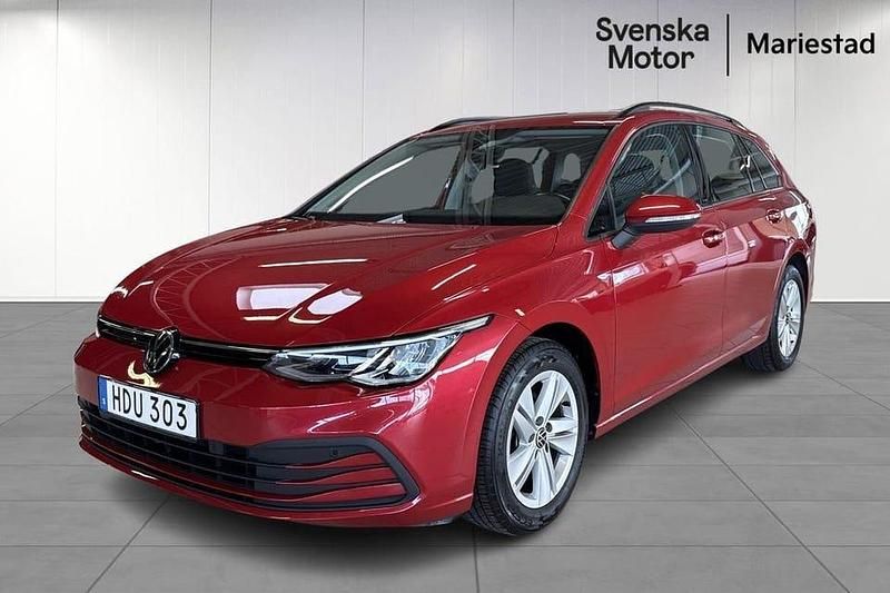 Mörkröd Begagnad 2022 VW Golf VIII Kombi | 268 900 kr (Lite dyr) - Bild 1/4