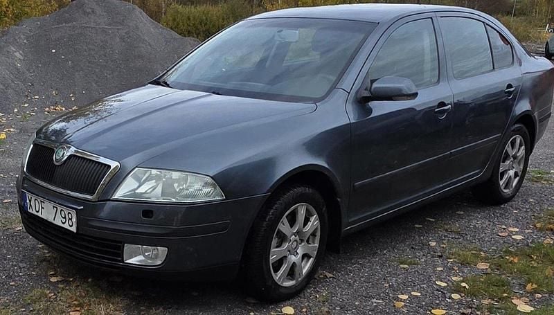 Grå Begagnad 2006 Skoda Octavia Halvkombi | 29 500 kr (Dyr) - Bild 1/3