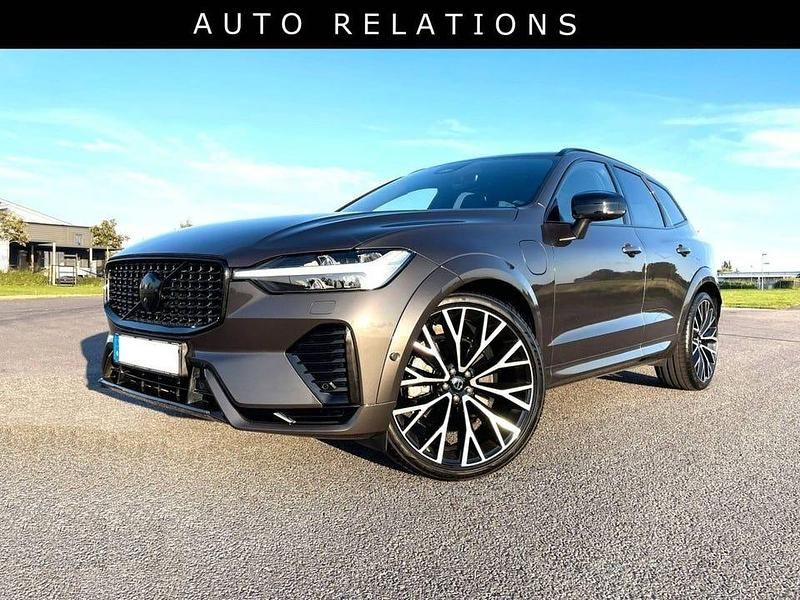 Grå platinum grey metallic Begagnad 2022 Volvo XC60 R-Design SUV | 669 900 kr - Bild 1/1