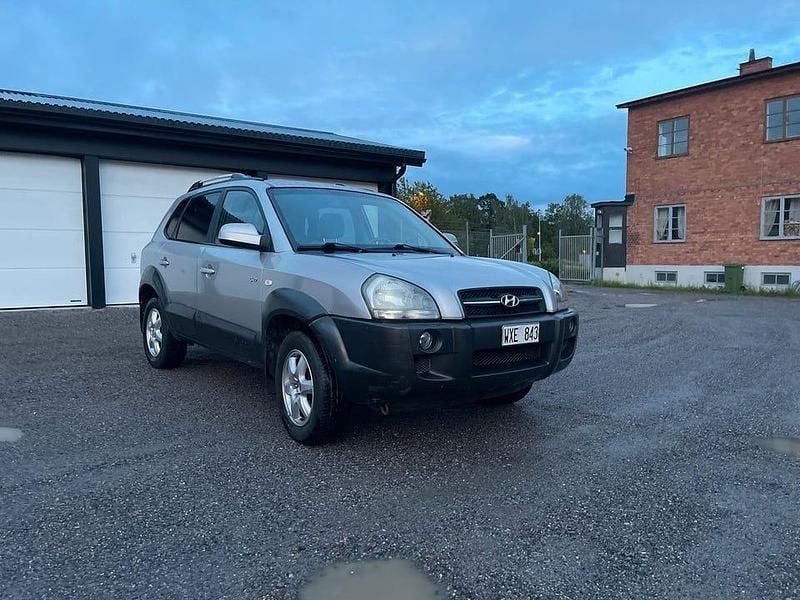 Begagnad Hyundai Tucson 142 HK (104 kW) 2005 Silver SUV