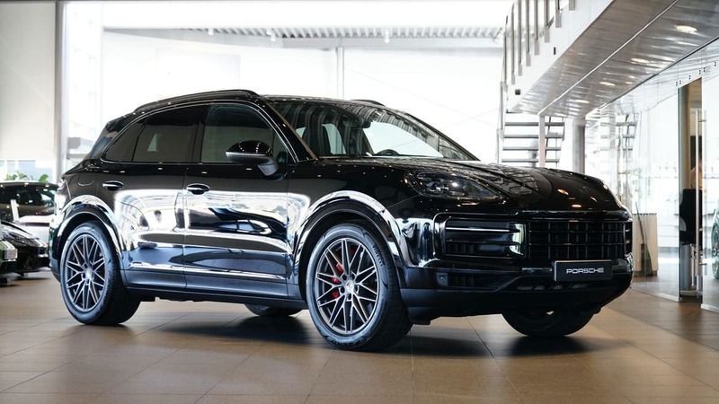 Svart Begagnad 2024 Porsche Cayenne S SUV | 1 329 000 kr - Bild 1/4