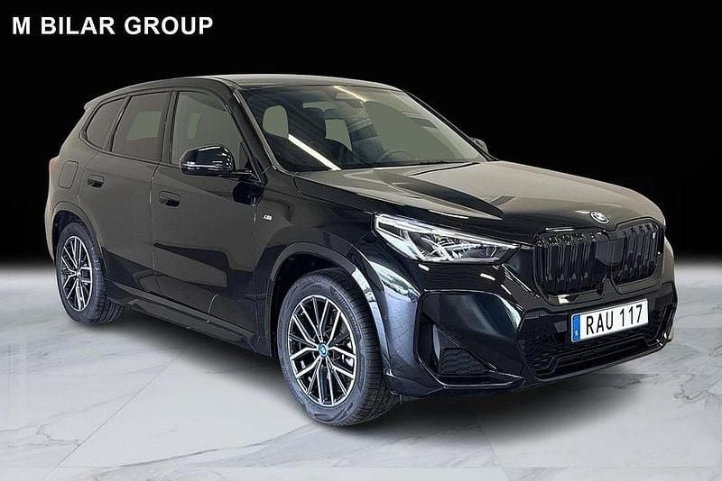 Svart Begagnad 2023 BMW iX1 M Sport SUV | 499 000 kr (Bra pris) - Bild 1/4