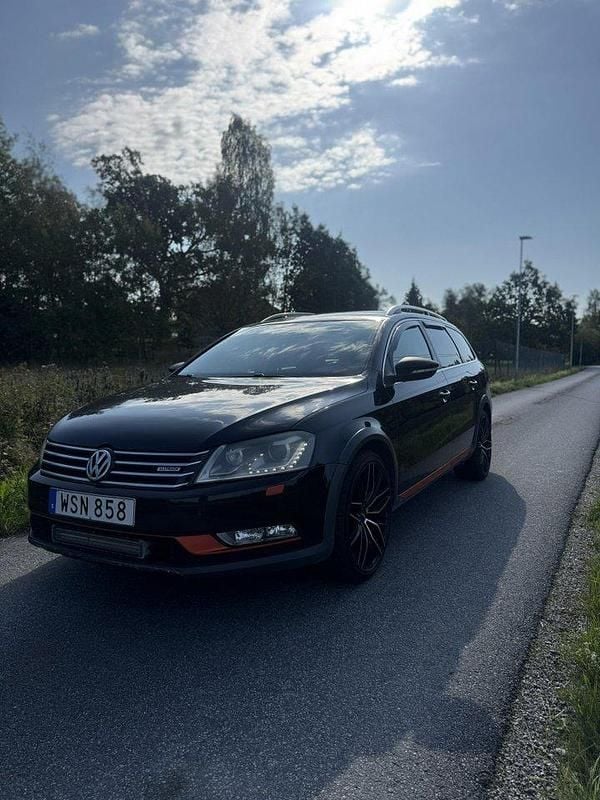 Svart Begagnad 2013 VW Passat Alltrack Kombi | 75 000 kr (Marknadspris) - Bild 1/4
