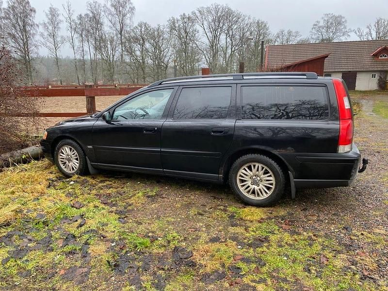 Begagnad 2005 Volvo V70 Kombi | 12 000 kr (Marknadspris) - Bild 1/4