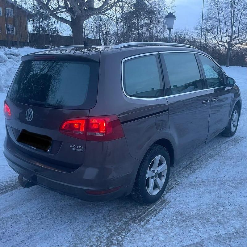 Begagnad VW Sharan 140 HK (102 kW) 2014 Minibuss