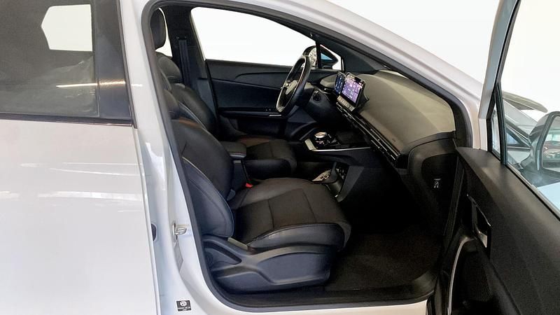 Begagnad MG MG4 EV 150 kW (204 HK) 2022 Vit (white) Halvkombi