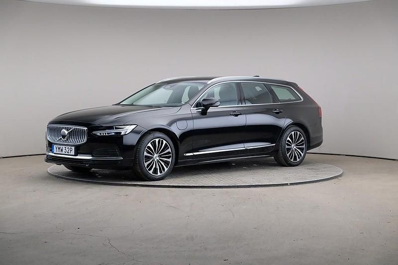 Svart Begagnad 2022 Volvo V90 Core Kombi | 379 000 kr (Marknadspris) - Bild 1/4