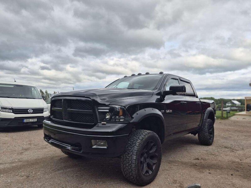 Svart Begagnad 2010 Dodge Ram Pickup | 240 000 kr (Marknadspris) - Bild 1/4