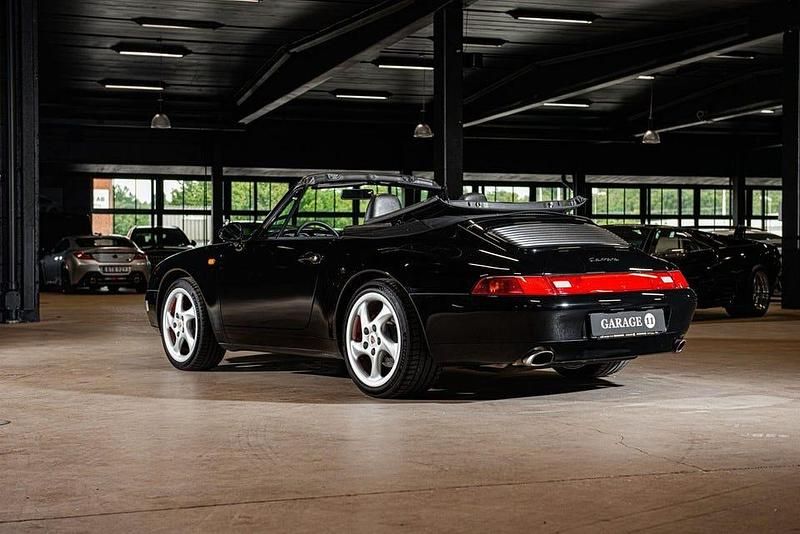 Begagnad Porsche 911 Carrera 286 HK (210 kW) 1997 Svart Cab