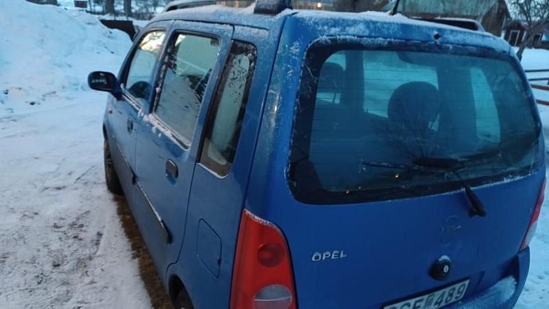 Begagnad Opel Agila 75 HK (55 kW) 2001 Ljusblå med vissa bucklor Minibuss
