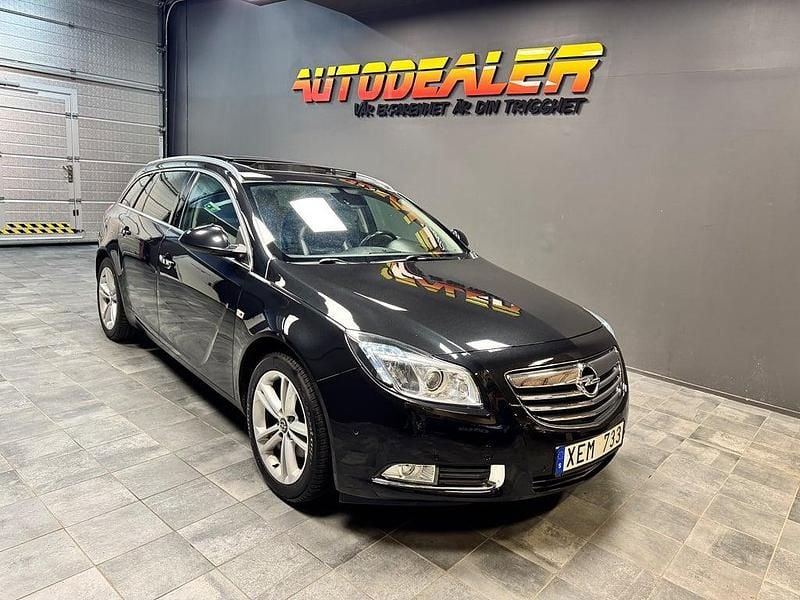 Svart Begagnad 2013 Opel Insignia Cosmo Kombi | 64 900 kr (Marknadspris) - Bild 1/4