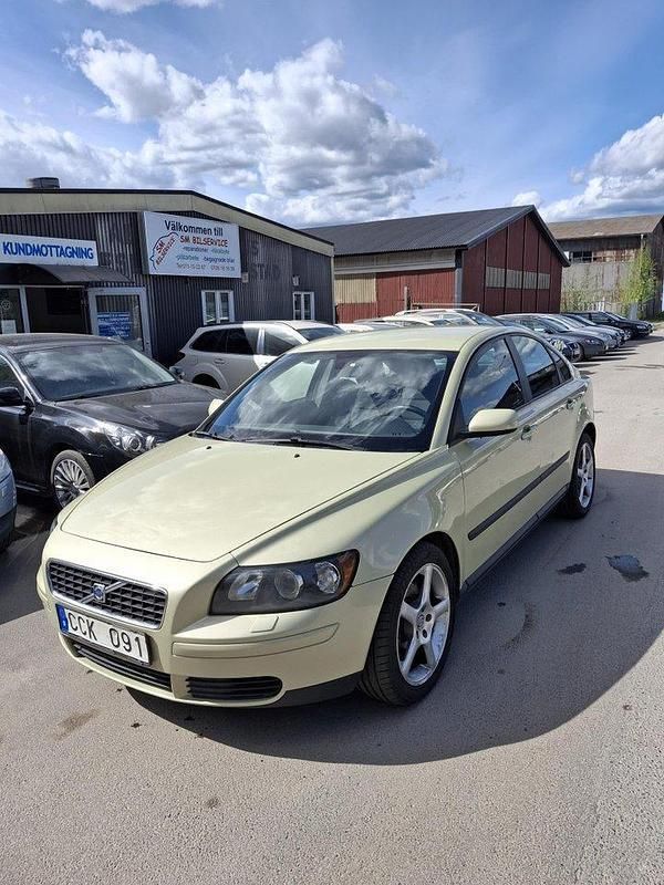 Grön Begagnad 2006 Volvo S40 Sedan | 48 000 kr (Marknadspris) - Bild 1/3