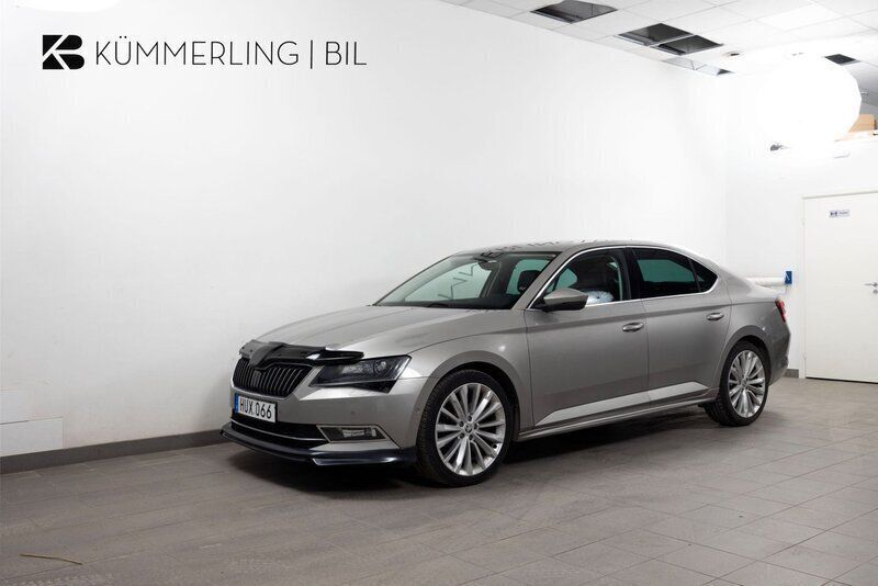 Ljusbrun Begagnad 2015 Skoda Superb Style Halvkombi | 199 900 kr (Marknadspris) - Bild 1/4