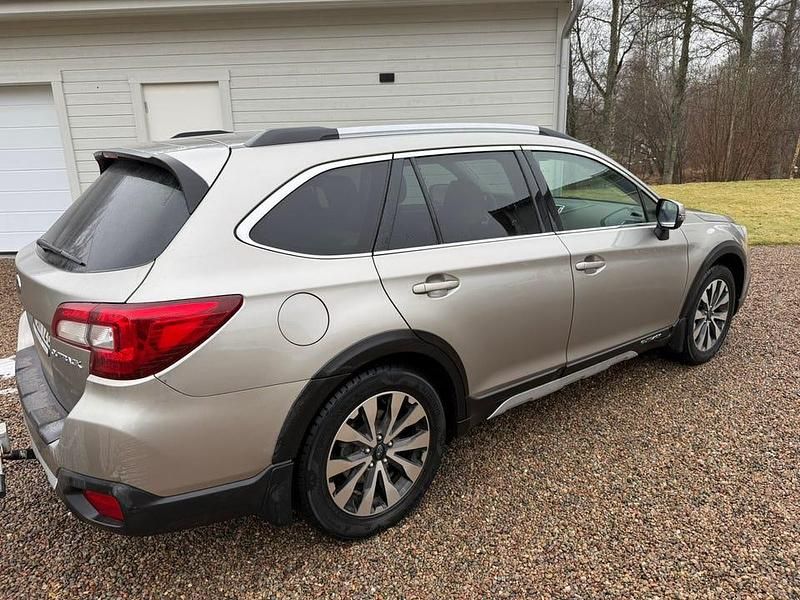 Begagnad Subaru Outback 175 HK (128 kW) 2017 Kombi