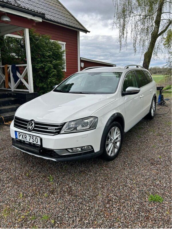 Vit Begagnad 2014 VW Passat Alltrack Kombi | 99 750 kr (Marknadspris) - Bild 1/4