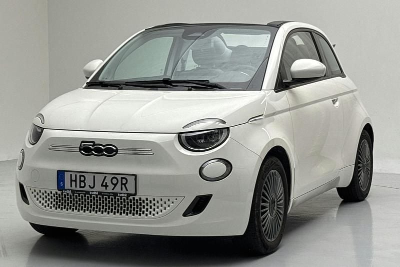 Vit Begagnad 2022 Fiat 500e Cab | 199 000 kr (Superpris) - Bild 1/4