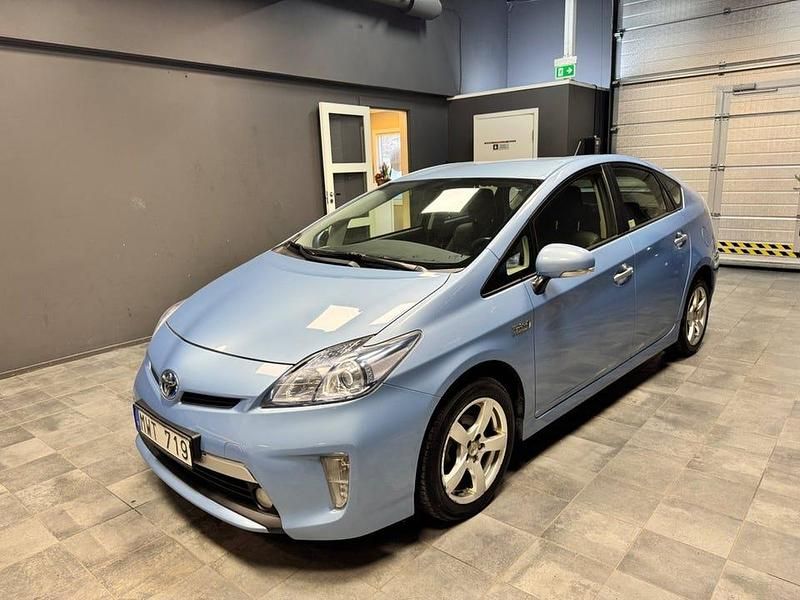 Begagnad Toyota Prius Plug-in Hybrid 136 HK (100 kW) 2012 Blå Halvkombi