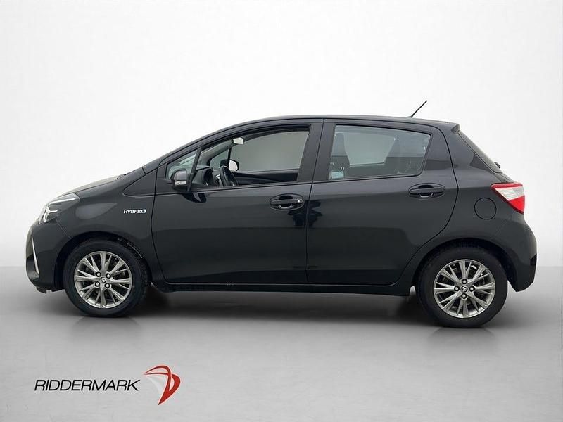 Begagnad Toyota Yaris Hybrid Active 101 HK (74 kW) 2018 Svart Halvkombi