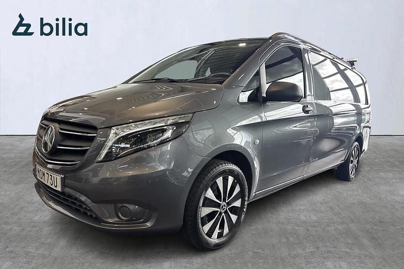 Grå Begagnad 2022 Mercedes Vito Minibuss | 499 000 kr (Dyr) - Bild 1/4