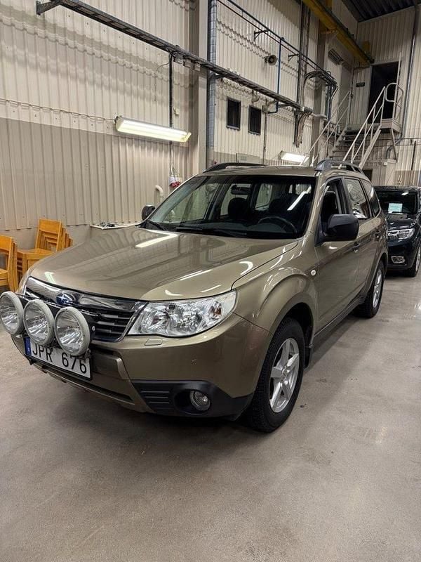 Ljusgul Begagnad 2008 Subaru Forester SUV | 69 900 kr (Lite dyr) - Bild 1/4