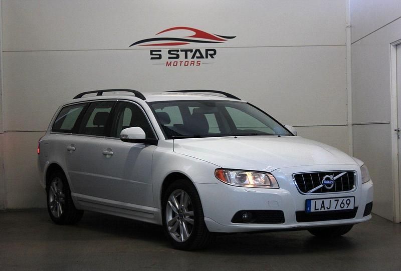 Vit Begagnad 2010 Volvo V70 Momentum Kombi | 74 900 kr (Marknadspris) - Bild 1/4