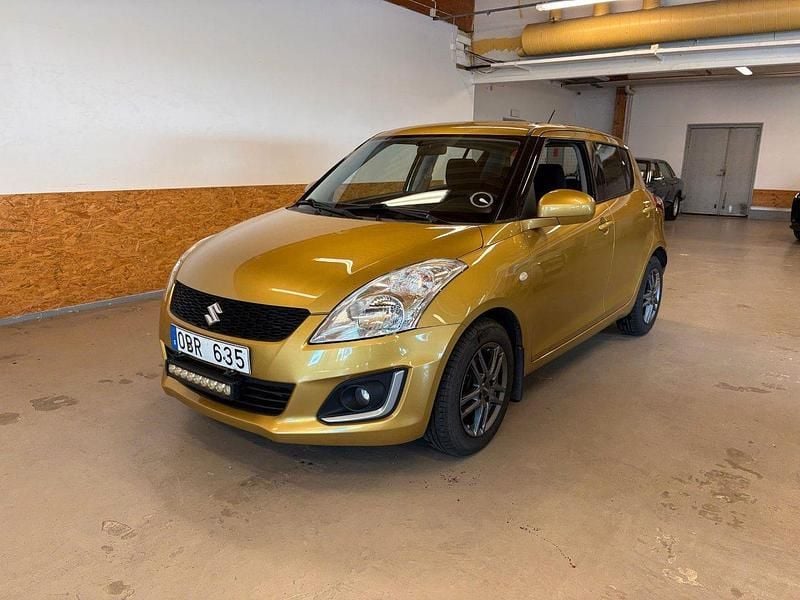 Gul Begagnad 2013 Suzuki Swift Halvkombi | 65 000 kr (Bra pris) - Bild 1/4